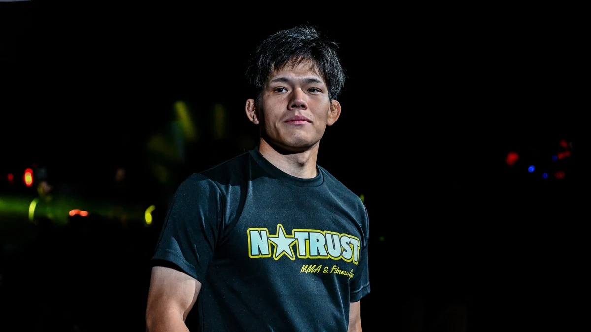 Shozo Isojima, sur la photographie de ONE Championship accompagnant l'annonce de ONE SAMURAI 4.
